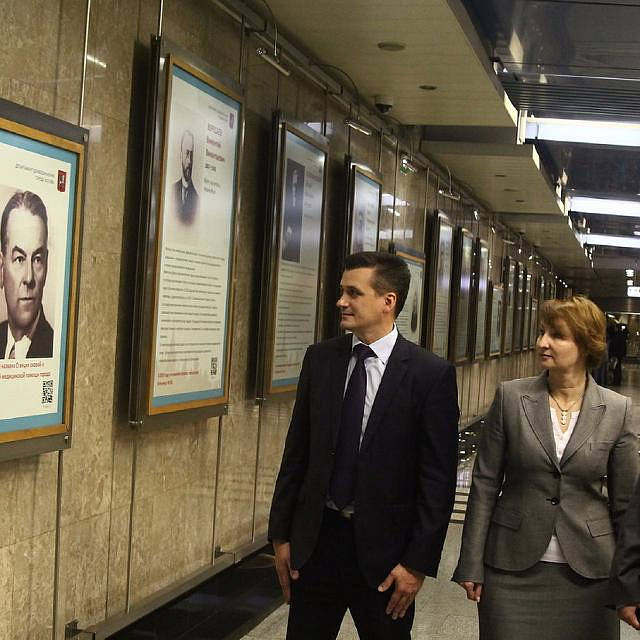 Экспозиция «Лица России» открылась на станции метро «Выставочная»
