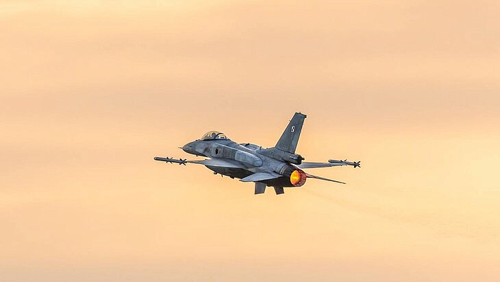 WSJ      F-16