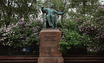 Памятник Петру Чайковскому на Большой Никитской отреставрируют