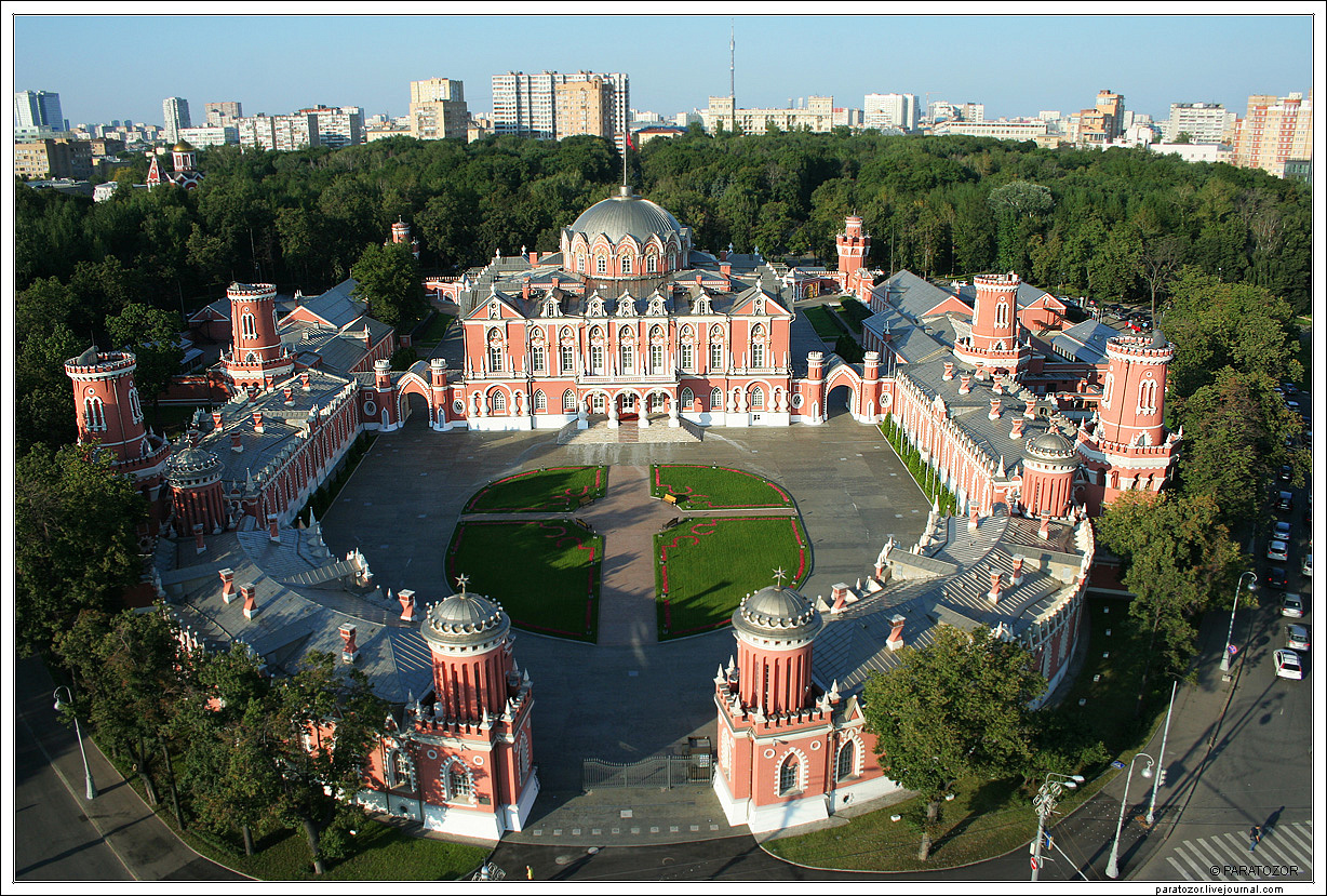 В Петровском путевом дворце в САО начался сезон летних концертов