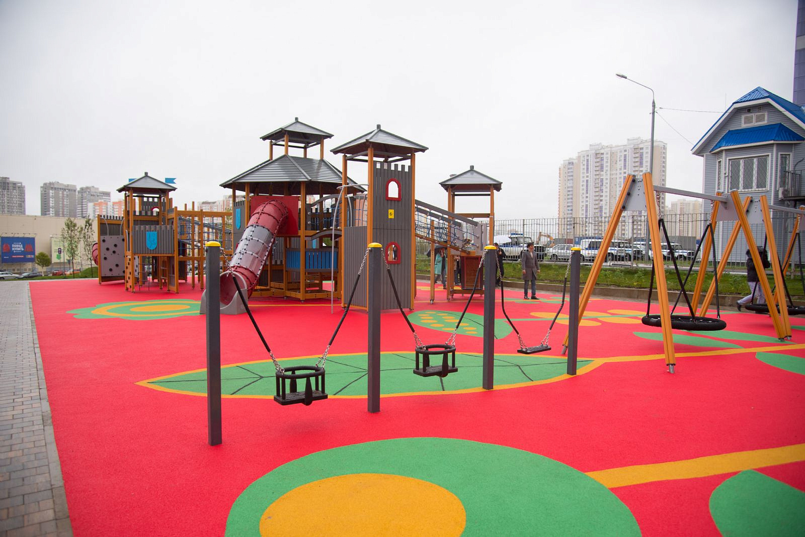 Несколько детских площадок реконструируют в Таганском районе