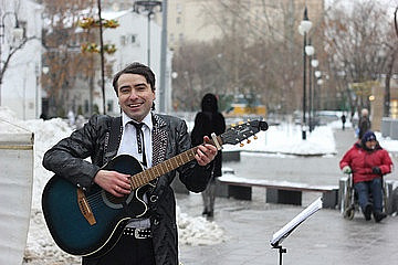 Головинский музыкант Павел Пикалов дал акустический концерт в редакции окружной газеты «Север столицы»