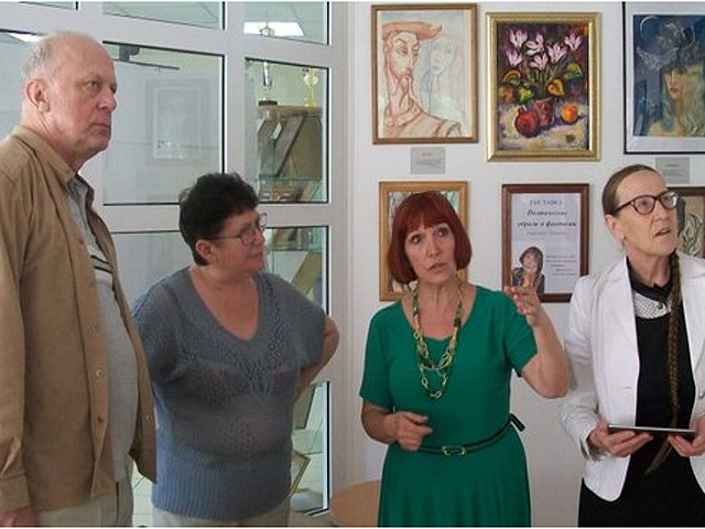 В библиотеке №44 имени В. Г. Короленко открылась выставка картин Татьяны Скрыпник  «Поэтические образы и фантазии»
