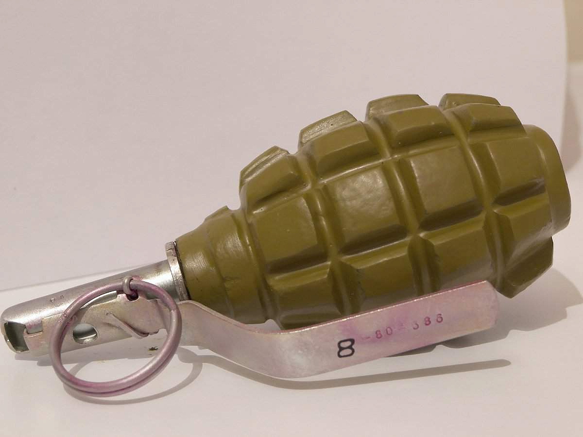 В Головинском районе на детской площадке нашли боевую гранату 