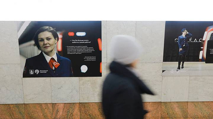 В центре Москвы работает фотовыставка, посвященная женщинам транспорта