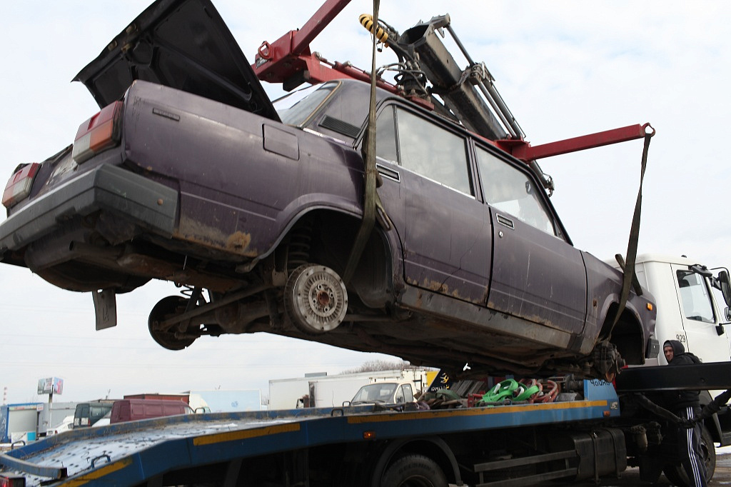 За лето в Головинском районе было обнаружено 70 брошенных транспортных средств